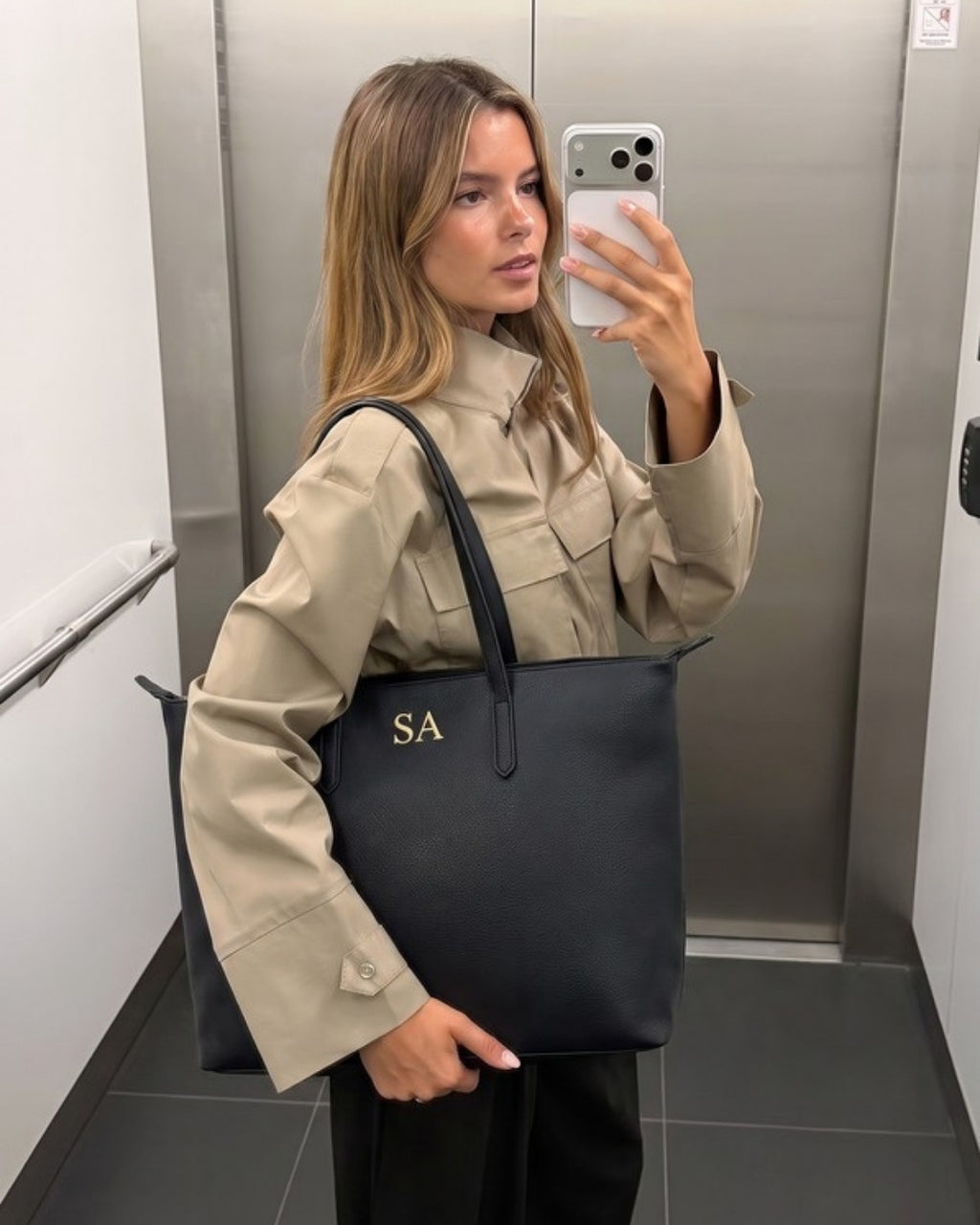 Lucia Shoulder bag in black — Lilly Carry