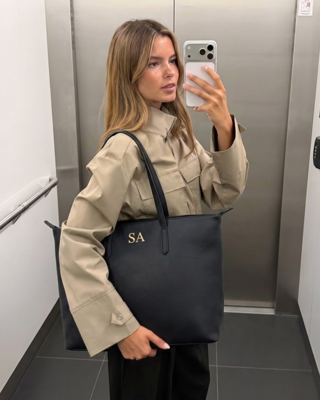 Lucia Shoulder bag in black — Lilly Carry