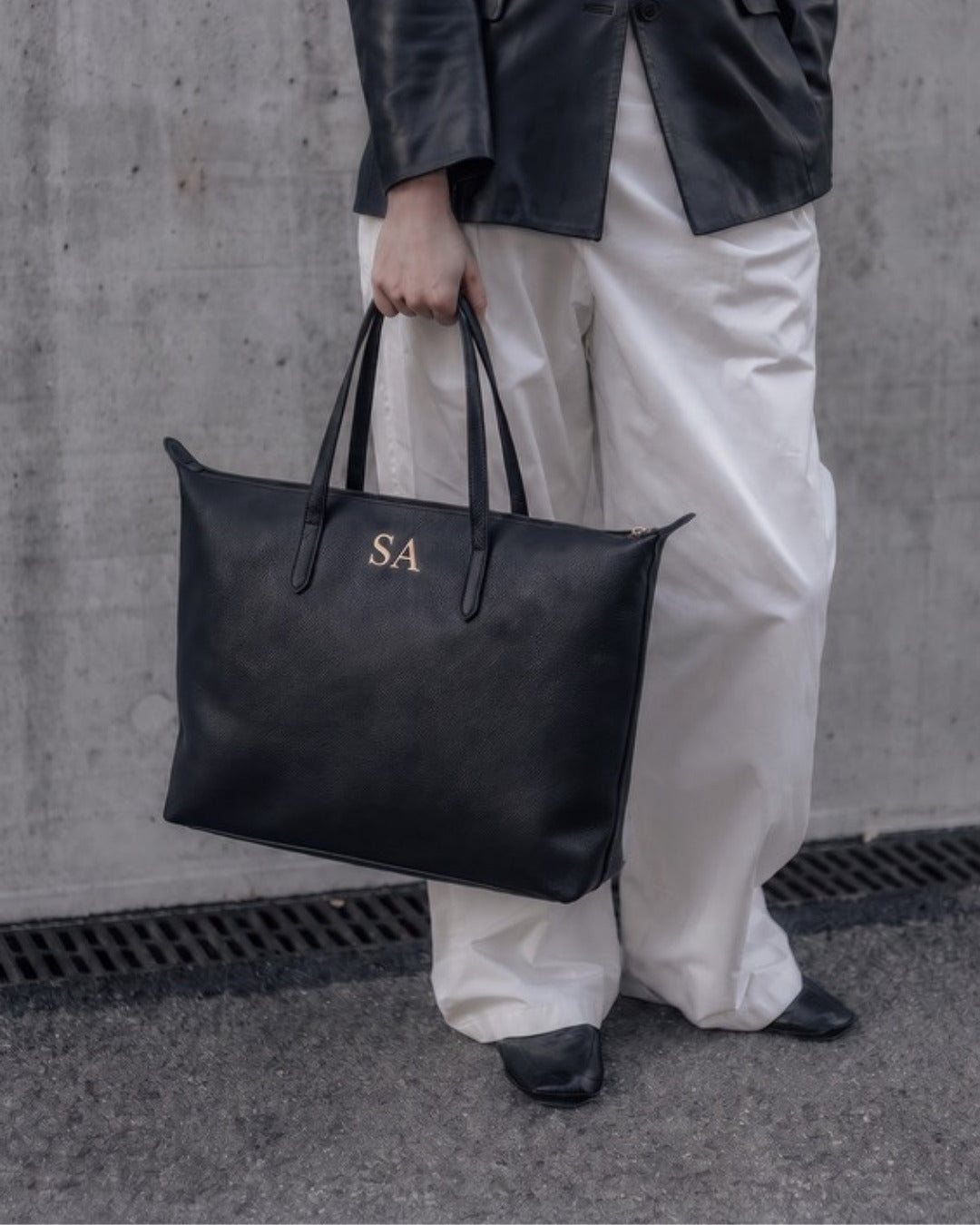 Lucia Shoulder bag in black — Lilly Carry