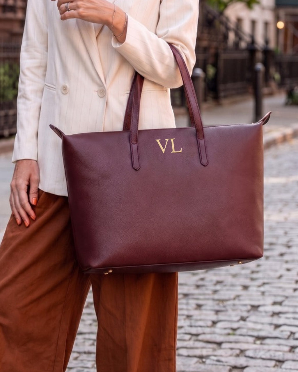 Lucia Shoulder bag in burgundy — Lilly Carry